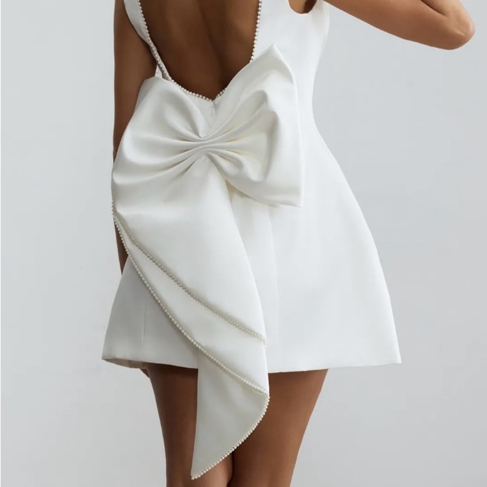 Cecila Bowknot Pearl Backless White Mini Dress
